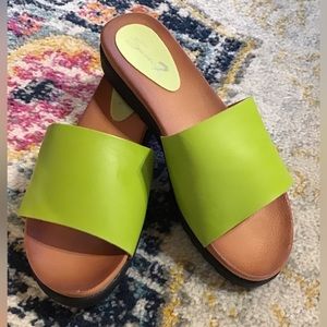 Woman’s size 9 sandals RE